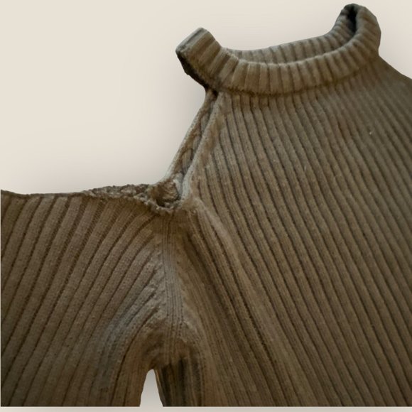 Thick Knitted Peek-A-Boo Shoulders Sweater Green'ish Brown size M Forever 21 - Picture 3 of 5